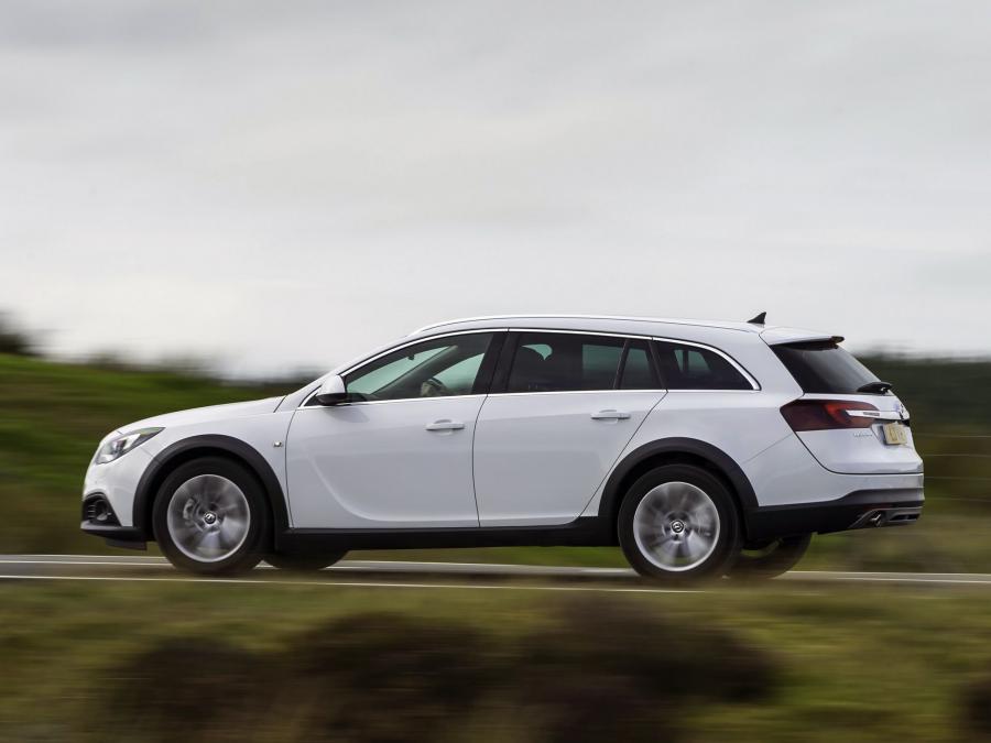  Vauxhall Insignia Country Tourer 2013 года  (фото 14 из 28)